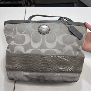 AUTHENTIC COACH - GRAY SIGNATURE STRIPE CANVAS TOTE (VINTAGE - USED)